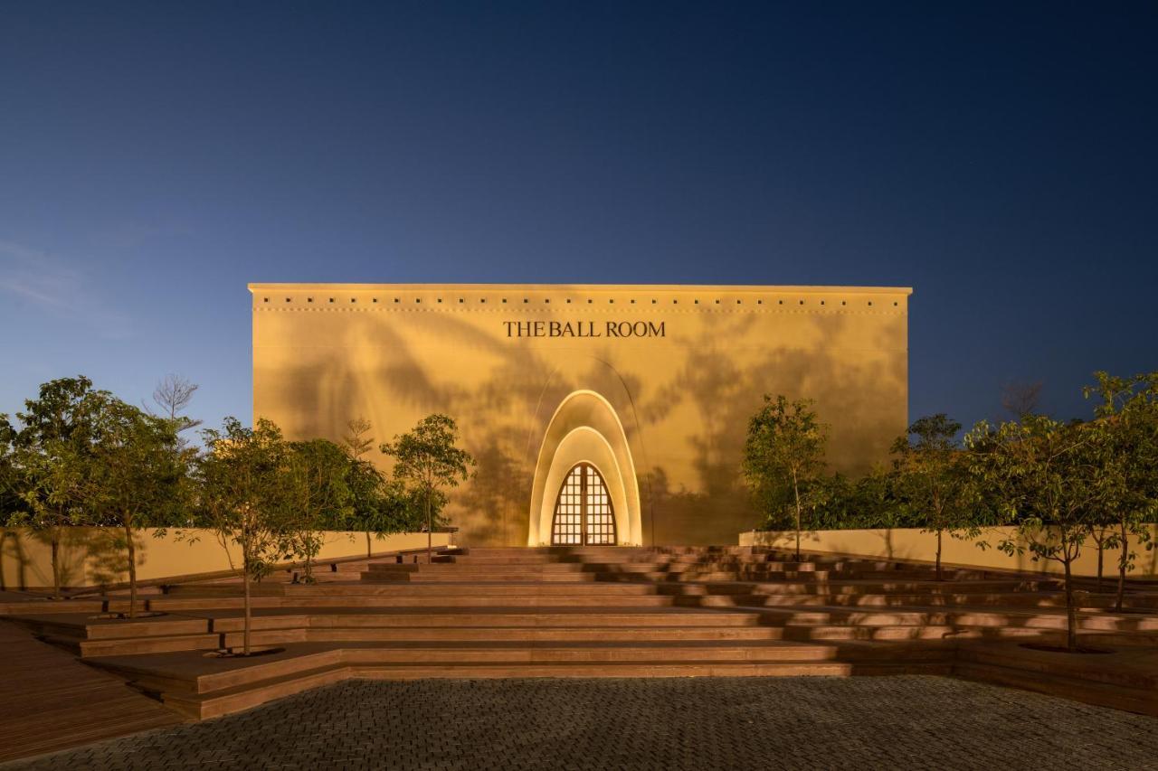 Time Square Resort & Spa Bhuj Exteriör bild